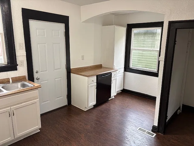 Kitchen - dishwasher