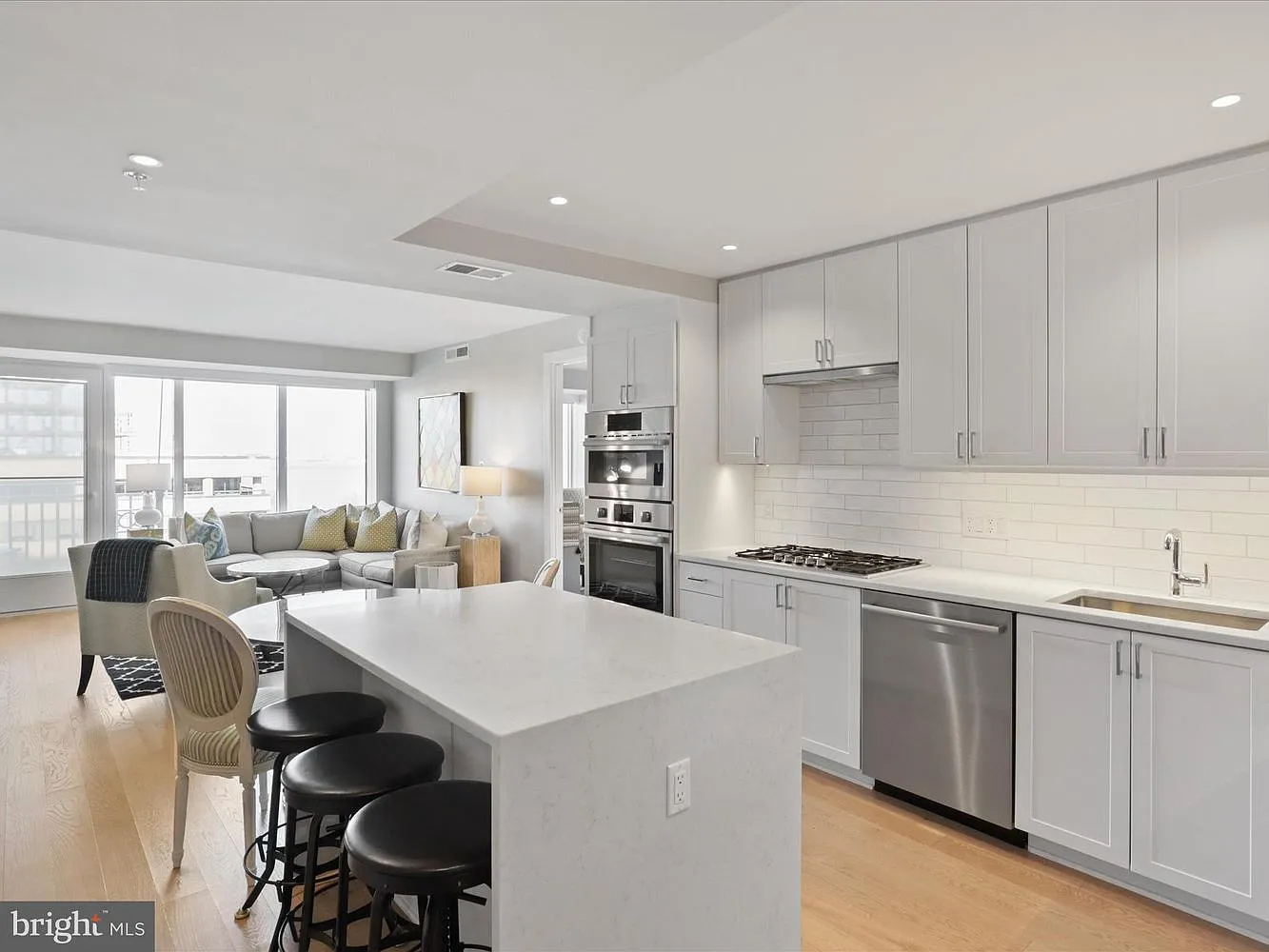 1 bed, 1.5 bath, 985 sqft, $4,400 — Photo 1