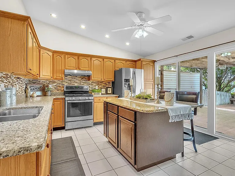 1742 Dogwood Dr — Photo 16
