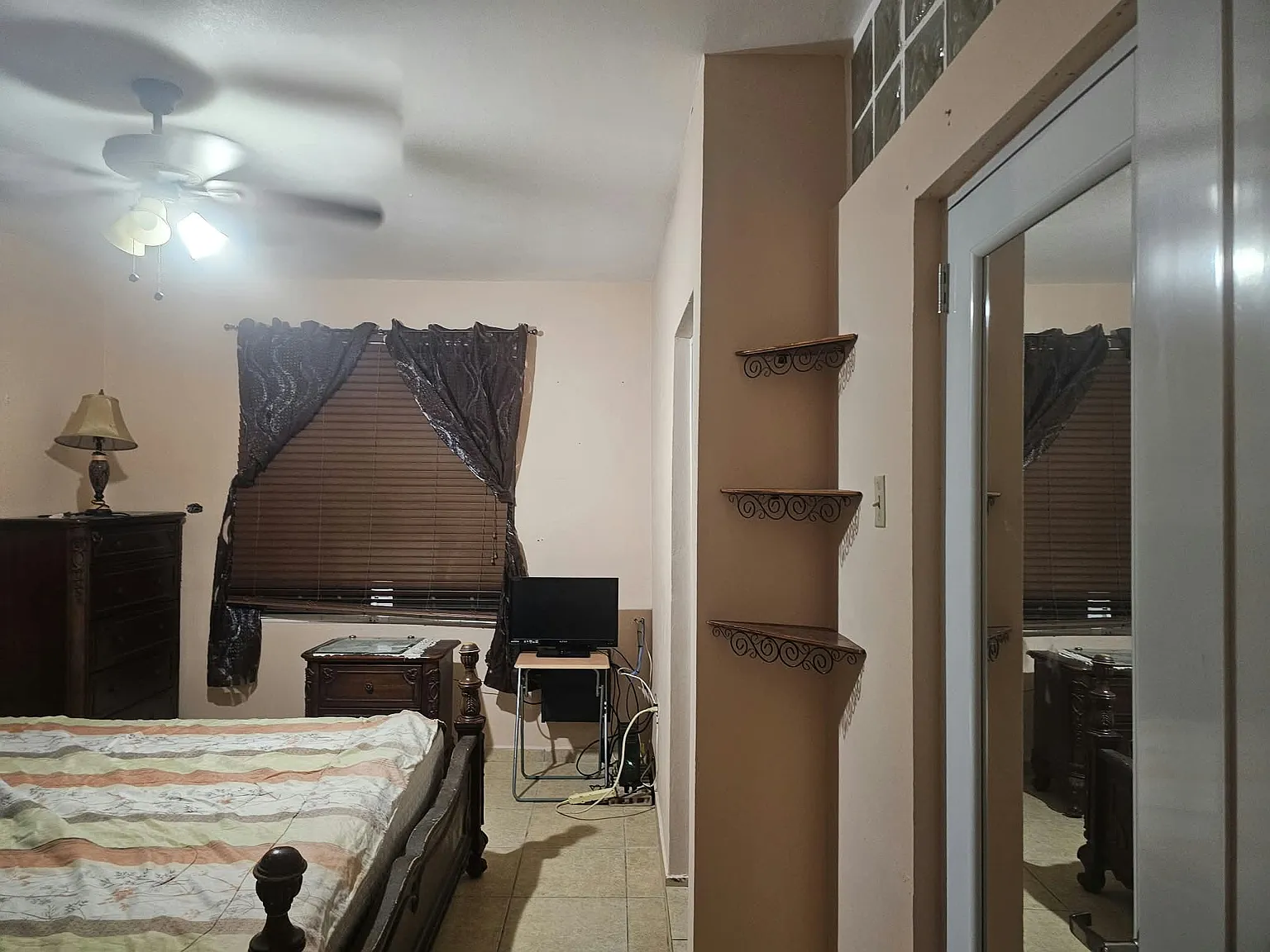 4 bed, 1200 sqft, $900 — Photo 3