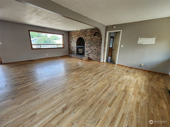 4th image of 1017 Crawford Avenue