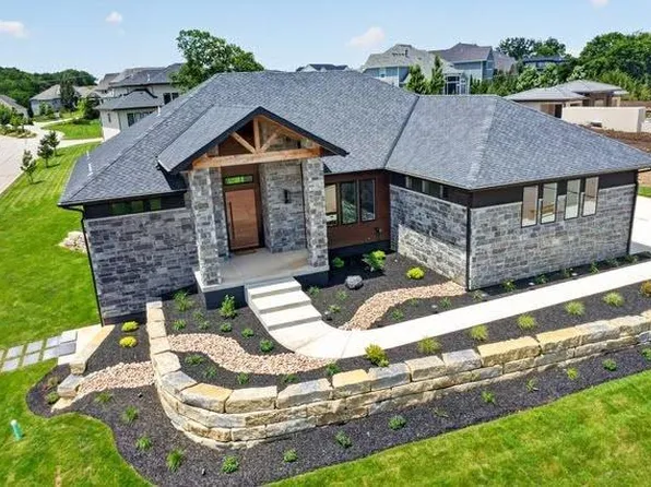 9410 Deer Run St, Lenexa, KS 66220