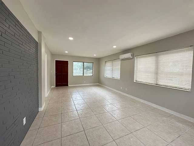 1st image of 3312 SE 5th St Unit 3