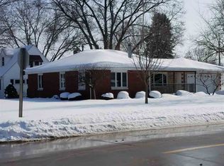 805 S 18th St, Clinton, IA 52732