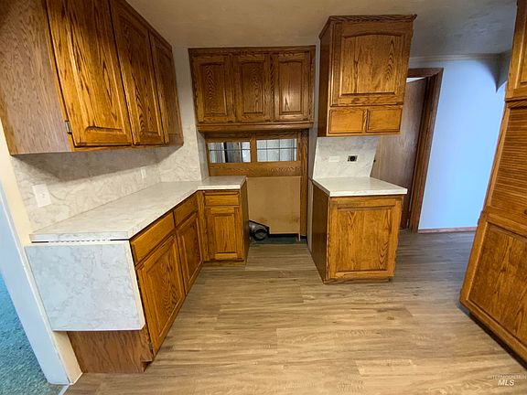 3rd image of 323 W Alturas Ave