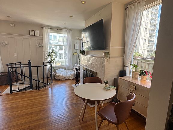 4th image of 2217 Pacific Ave APT 1