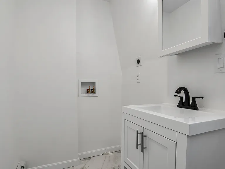 139 E Haverhill St — Photo 17