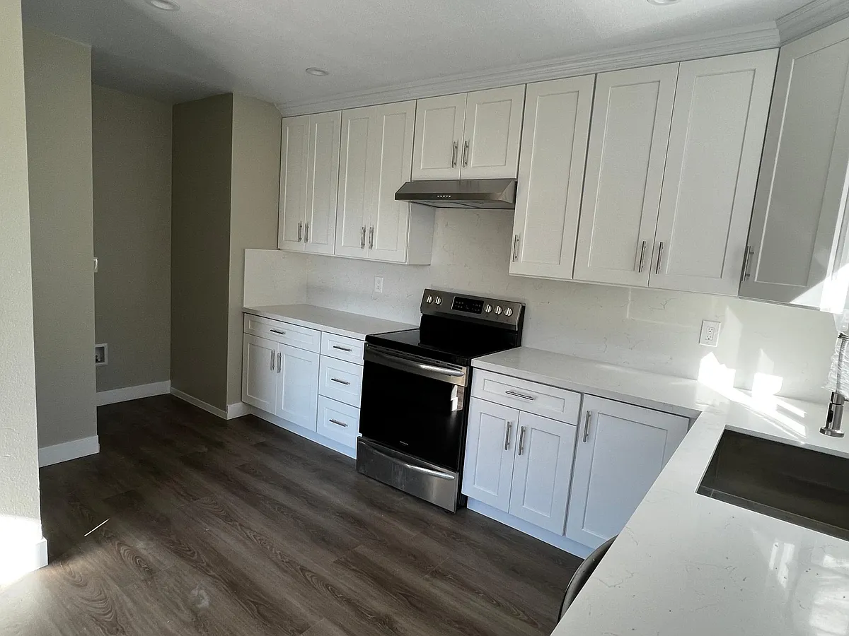 Building Photo - 2680 E 19th St #4