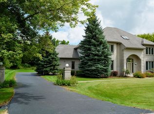 25853 N Arrowhead Dr, Mundelein, IL 60060