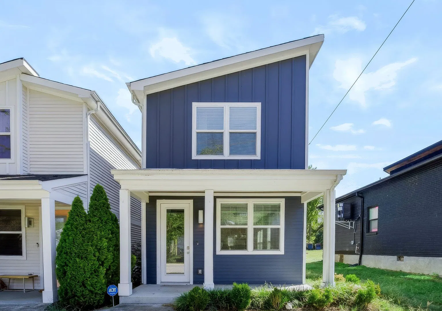Stunning 3BD/2.5BA home in Nashville's Buena Vista Heights! Fenced-in backyard! — Photo 1