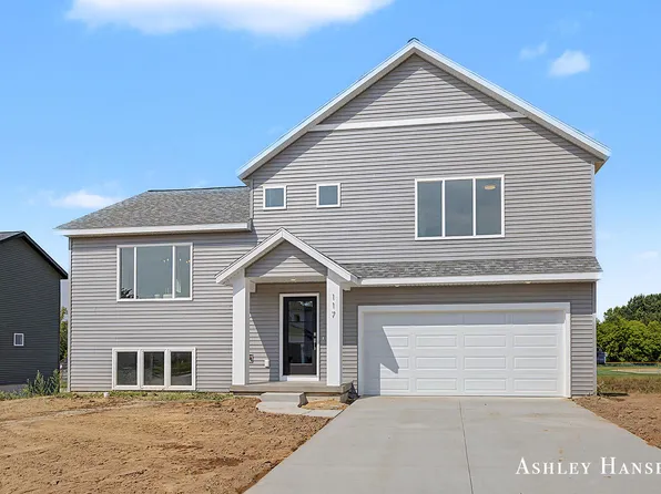 117 Chase Ct, Kent City, MI 49330
