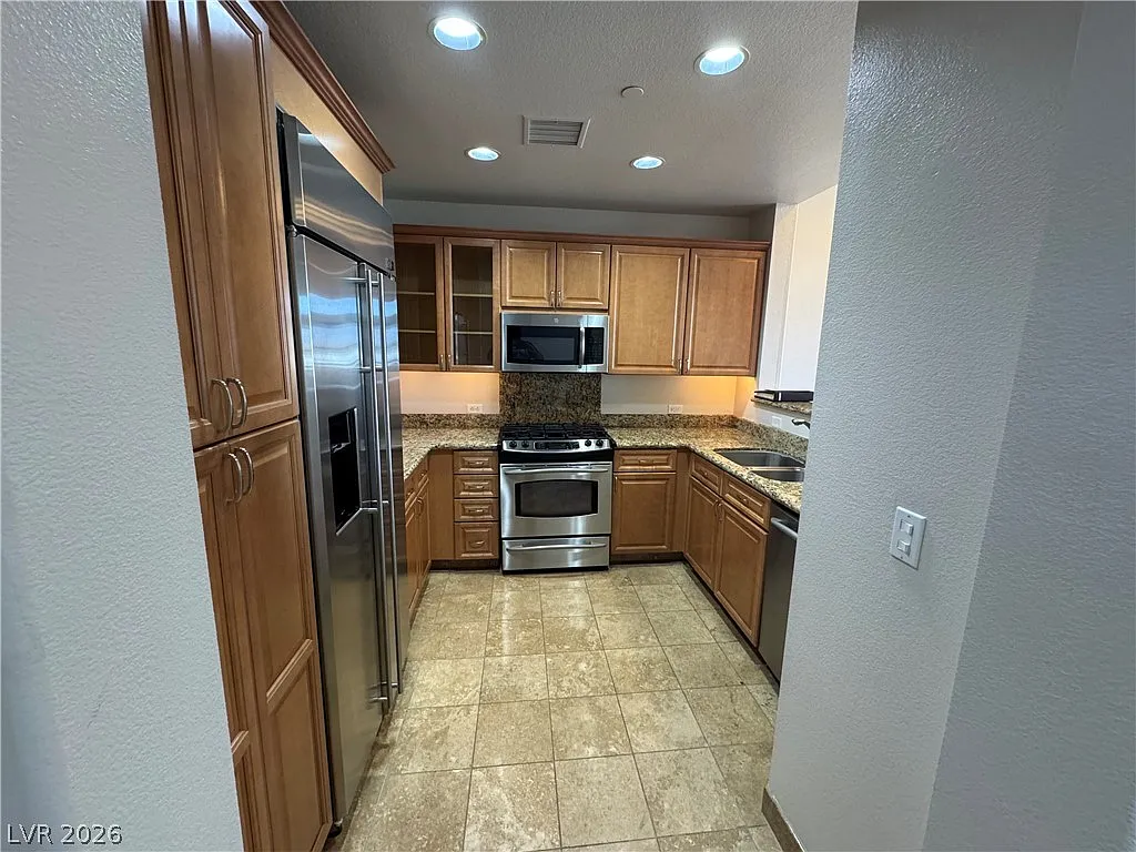 1 bed, 1.0 bath, 871 sqft, $2,400 — Photo 3