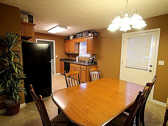 3rd image of 243 Brook Hollow Cir