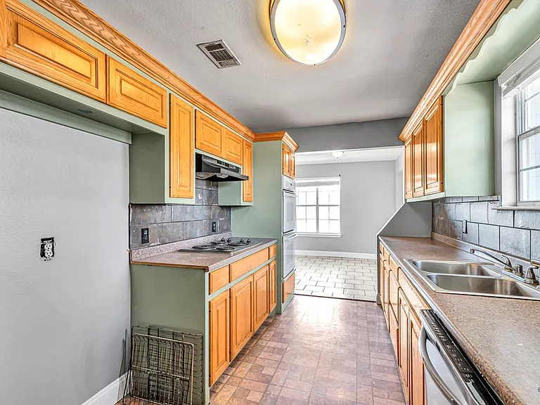 1710 N Weatherford St — Photo 20