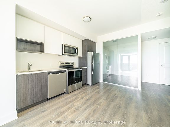 4th image of 204 Burnhamthorpe Rd E #1310