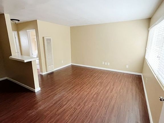 5th image of 4053 44th St APT 4