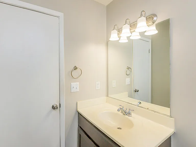 Ashley Oaks Apartments — Photo 26