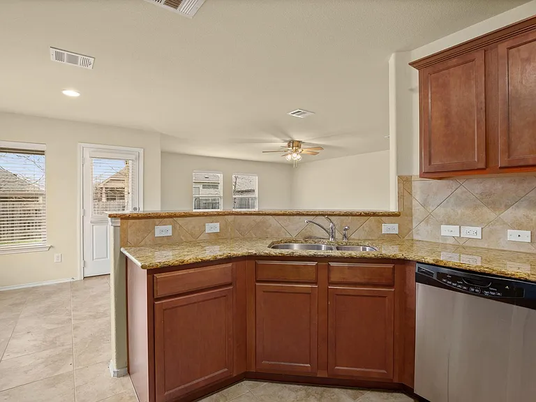 18716 Derby Hill Ln — Photo 13