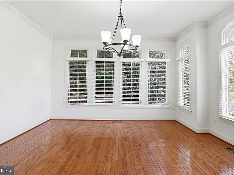 23059 Bronstein Ln — Photo 12
