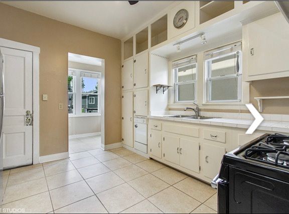 5th image of 2102 W Belle Plaine Ave APT 2