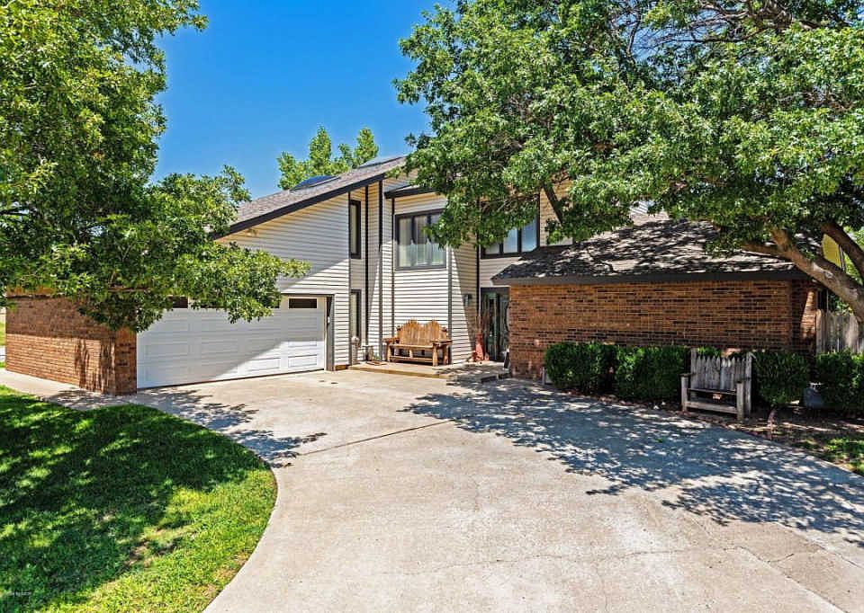 1st image of 2216 Woodside Dr