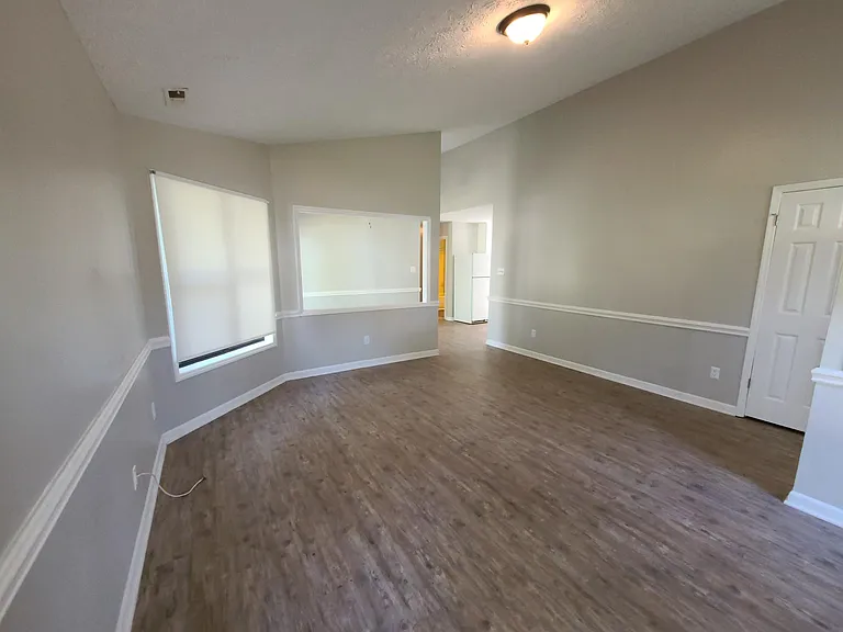 533 Hollyberry Ln — Photo 19