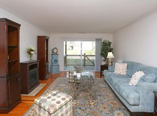 511 Preston Dr APT 126, Bolingbrook, IL 60440
