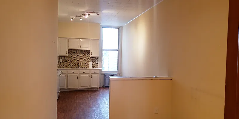 Rented by MCR Realty | media 2
