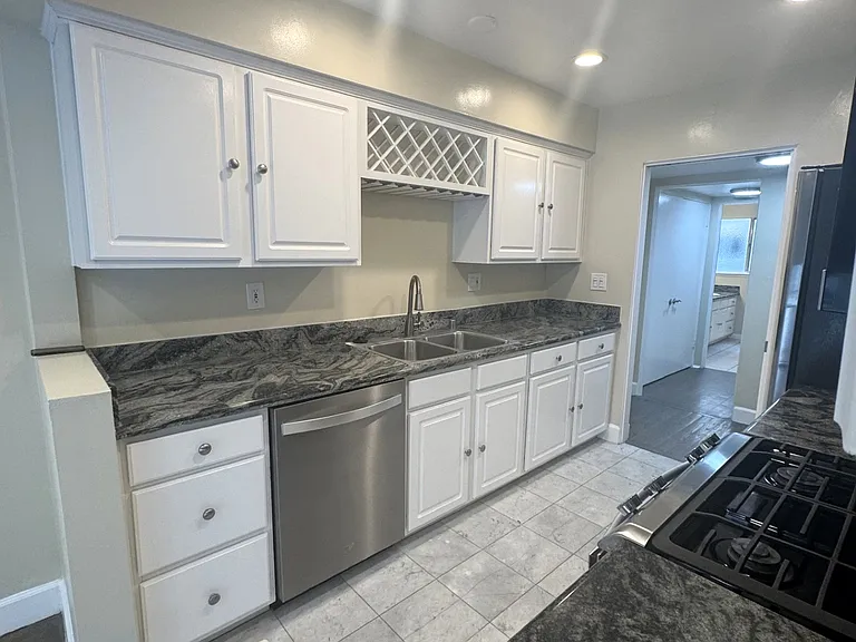 633 Ocean Ave — Photo 3