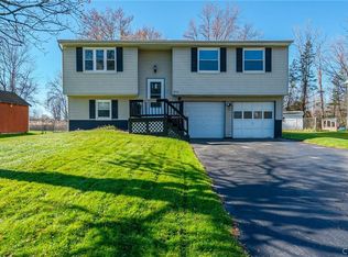 8115 Thurston Dr, Cicero, NY 13039