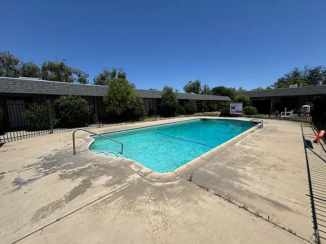 4038 E Saginaw Way — Photo 14