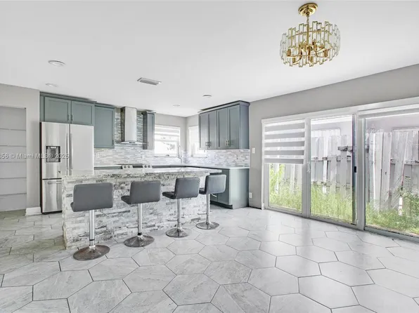 5498 NW 45th Way, Pompano Beach, FL 33073