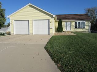 1919 E Ridgeway Ave, Waterloo, IA 50702