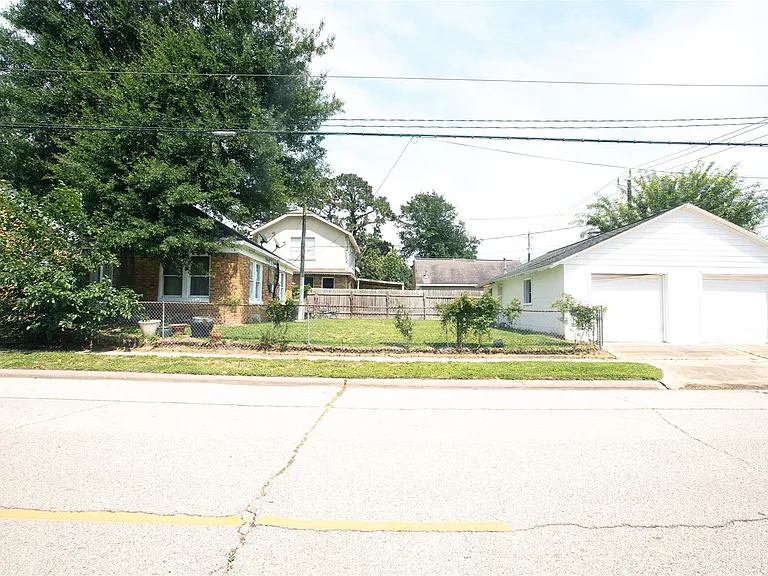 3229 Wisconsin St — Photo 21