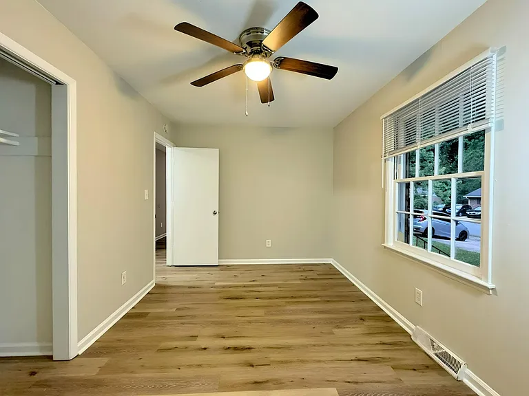 4626 Highlake Dr — Photo 15