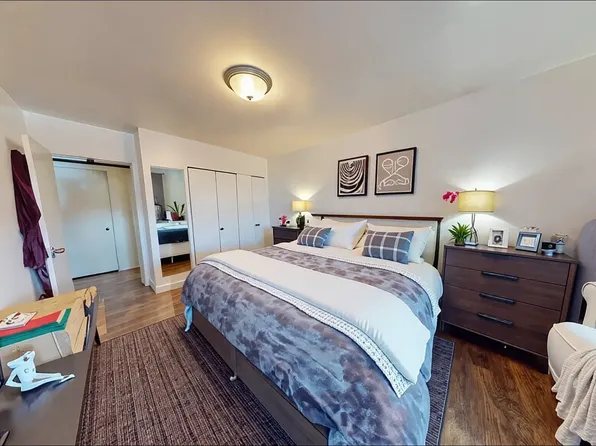 72-52 Metropolitan Avenue image 2 of 6