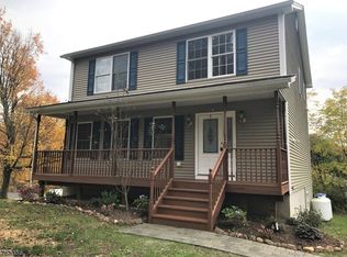 1 Applegate Ct, West Milford, NJ 07480