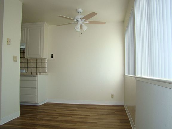 3rd image of 713 Golden Oak Dr APT 9