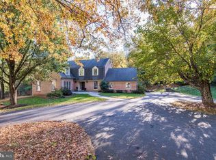 10001 Cloverdale Pl, Vienna, VA 22182