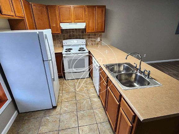 4th image of 1026 N Huron St #B