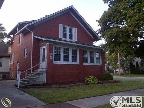 267 Spruce ext2.jpg