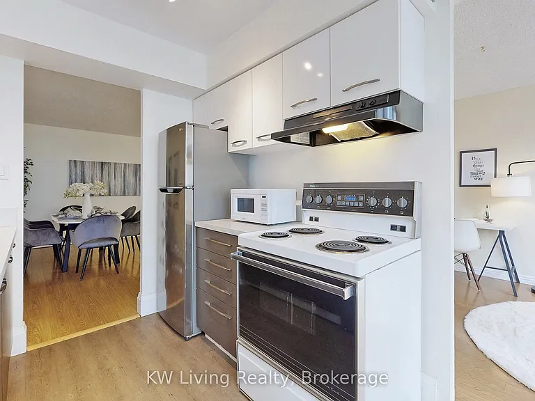 633 Bay St #814 — Photo 24