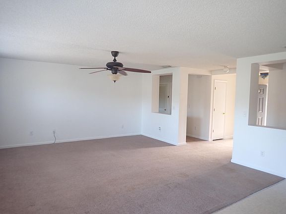 3rd image of 121 Lindsay Dr