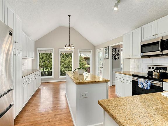 4th image of 712 Rock Creek Dr