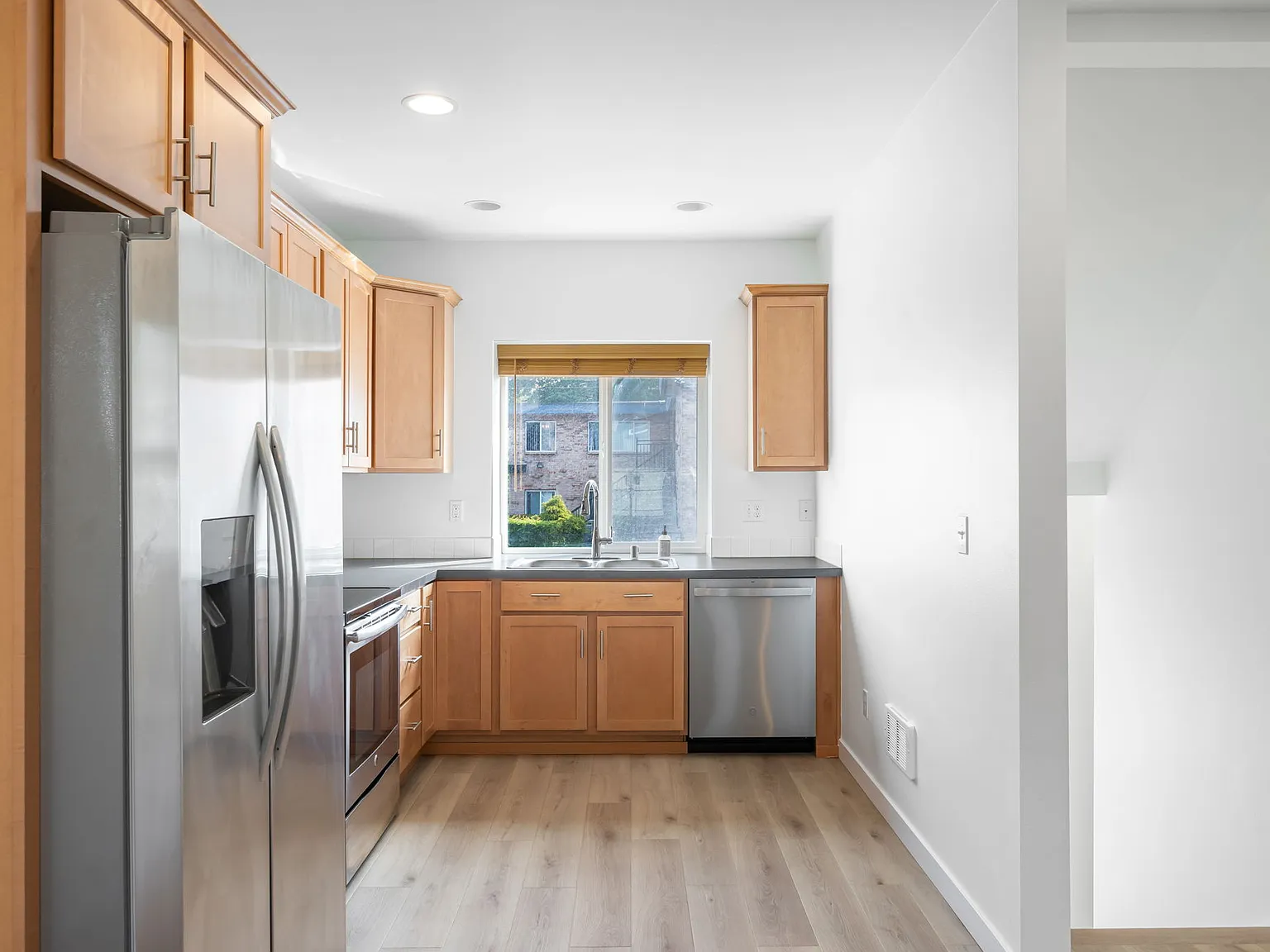 3 bed, 1410 sqft, $2,900 — Photo 4