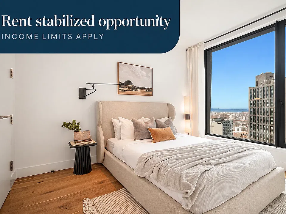 20 Rockwell Pl #323