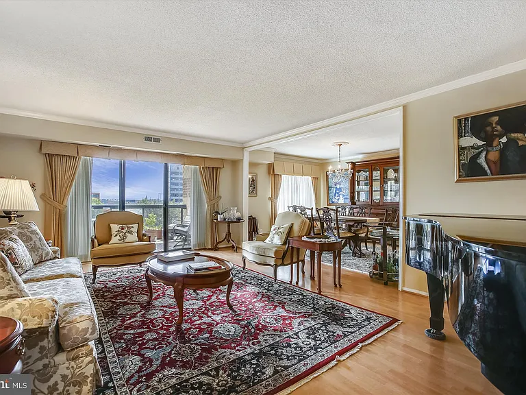 8360 Greensboro Dr #712 — Photo 5