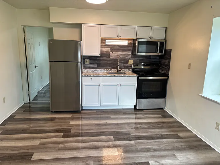 317 S Monroe St #6 — Photo 9