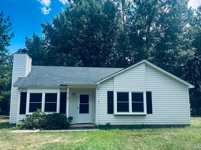 1418 Sharon Dr — Photo 1