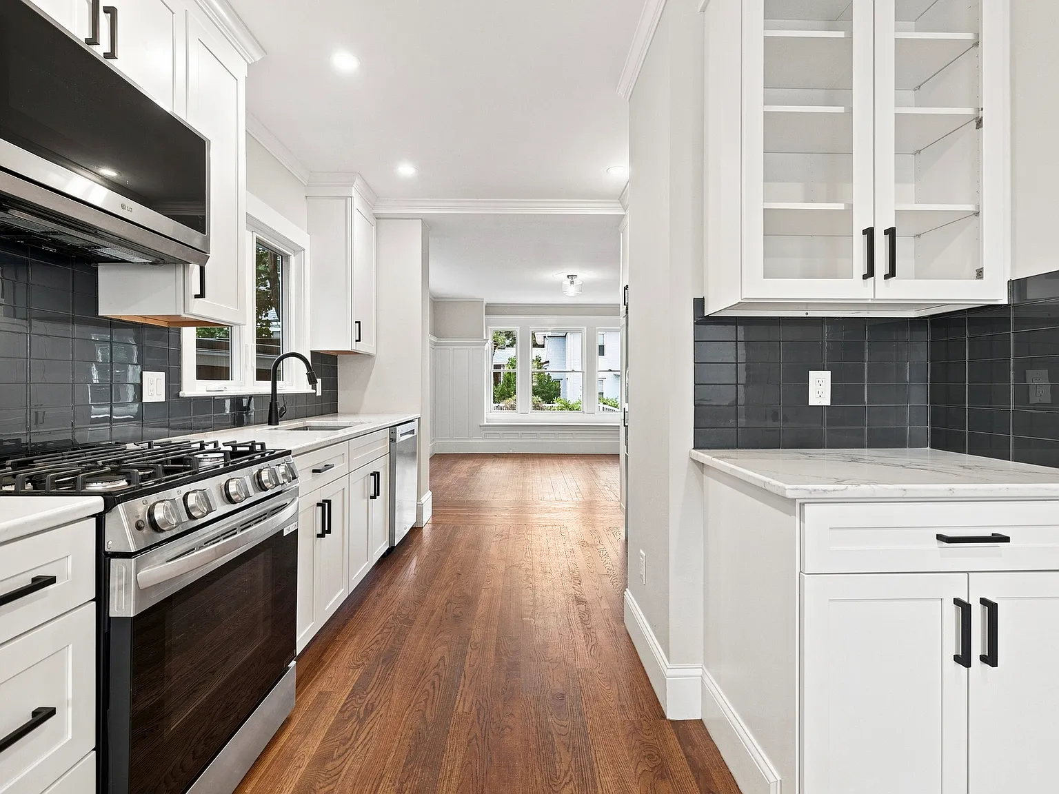 3 bed, 2000 sqft, $4,800 — Photo 3